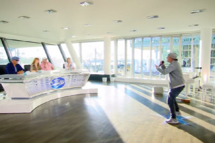 Dennis Mustafov mit „Keine Maschine“ von Tim Bendzko