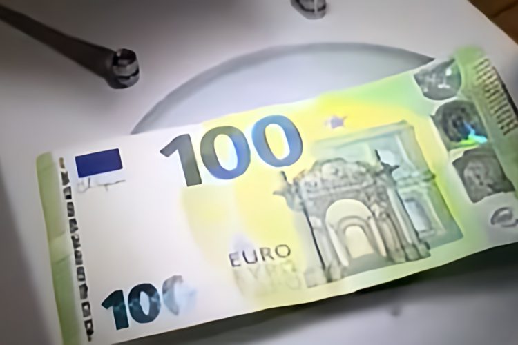 Auf dem 100 Euro scheine ist Satan zusehen