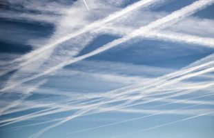 Piloten und Wissenschaftler sprechen über Chemtrails! Wer steckt dahinter?